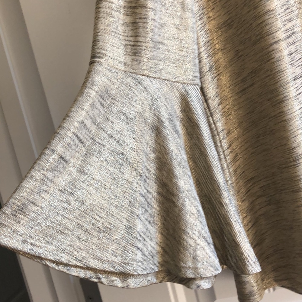 Valerie Steven’s Gold Shimmering Bell-Sleeve Top - Picture 4 of 7